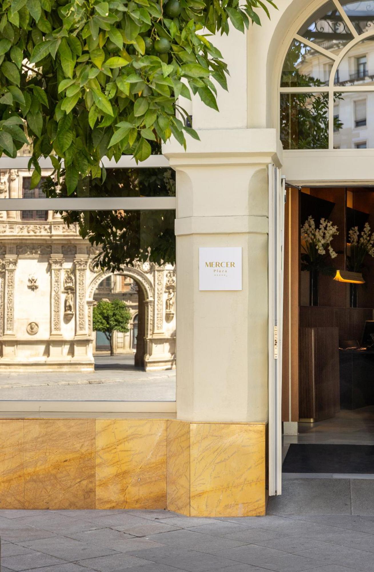 Mercer Plaza Sevilla 5 Gl Exteriör bild